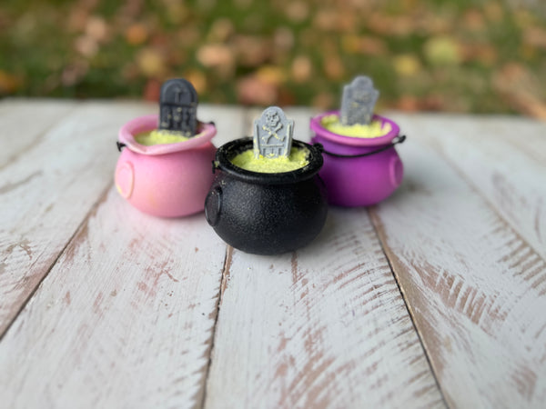 Cauldron Bath Bomb - 4.75 oz.